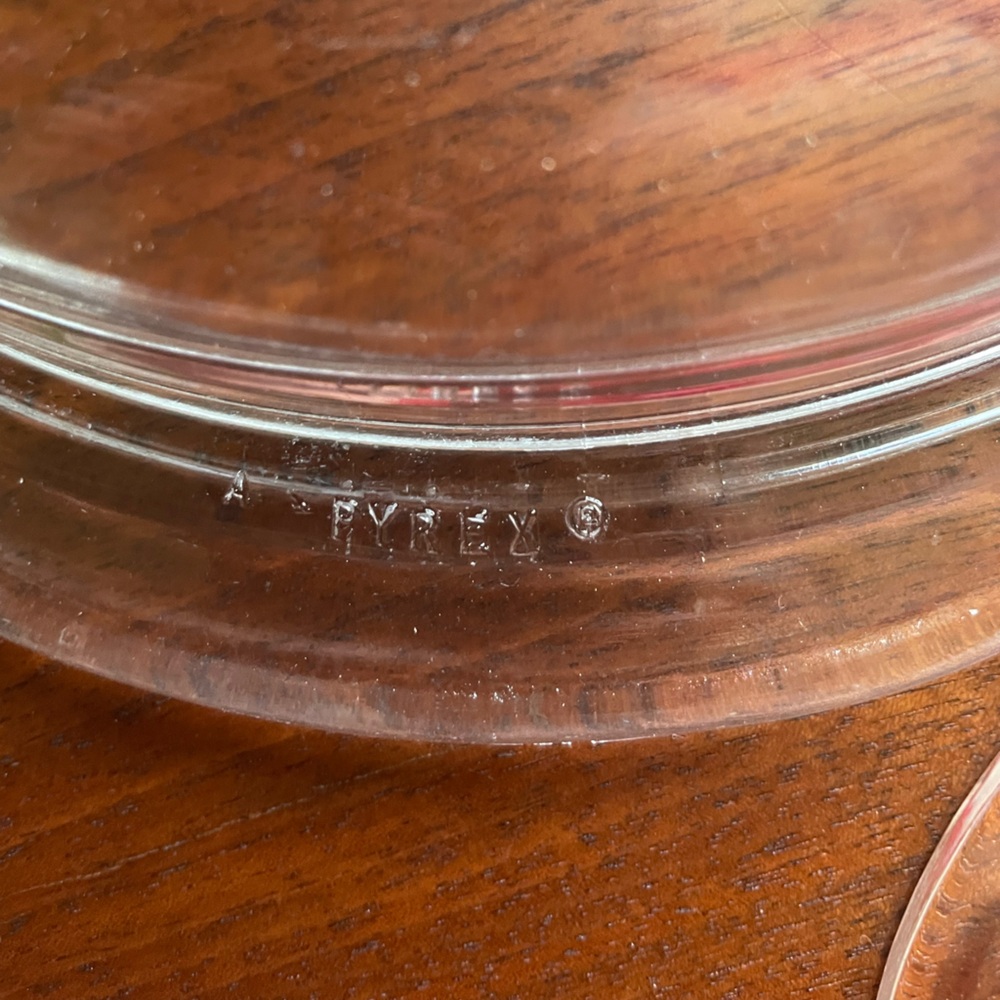 Vintage PYREX Clear Glass Round Baking Dish with Lid - Picture 5 of 8